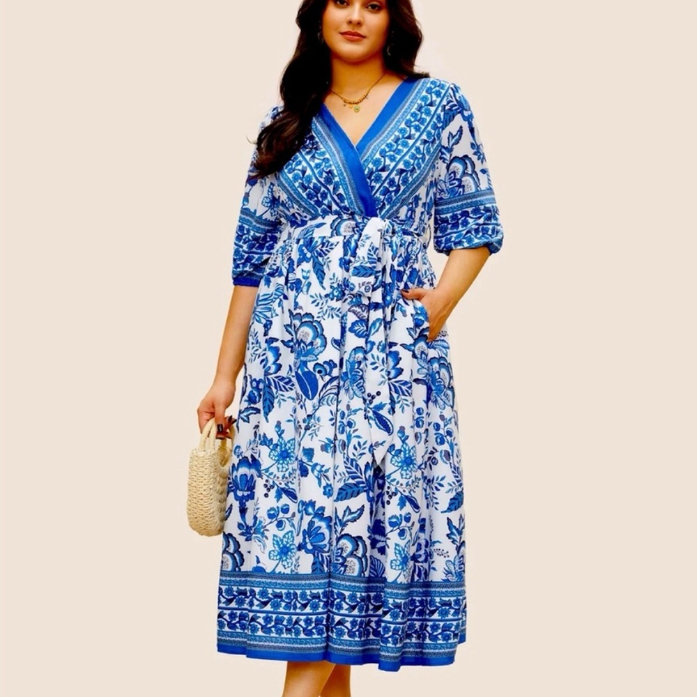BloomChic Blue & White NWT Bandana V-Neck Short Sleeve Midi Dress, Size 14-16